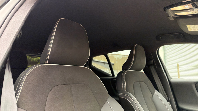 Volvo XC40 2.0 B4P Plus Dark 5dr Auto Petrol Estate